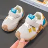 Tênis esportivos infantis, sapatos para meninos, sapatos casuais de malha respirável de sola macia e leve, modelos de primavera e verão, tênis de corrida para meninas
