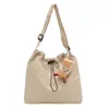 Bolso cubo de nailon plisado con cordón transfronterizo modelo nuevo 2026 color liso gran capacidad versátil para hombro y cruzado venta al por mayor