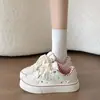 Tênis de lona retrô com sola grossa para mulheres, nova coleção de outono 2026, design de nicho com estampas de estrelas, versátil e adequado para estudantes, mocassins