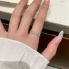 Anillo exquisito y delicado con incrustaciones de diamantes, con un aire exclusivo y de alta gama, adecuado para estudiantes mujeres, con un sencillo diseño de mariposa y corazón, perfecto para apilar o como anillo de pareja de estilo abierto.