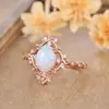 El Nuevo Diseño de Anillo Blanco Ópalo con Forma de Huevo para Mujer de Aliexpress Amazon es Moderno, Sencillo y Versátil para el Uso Diario