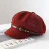 2025 Nuevo Sombrero Octagonal de Cuero con Hebilla para Otoño e Invierno para Mujer Estilo Británico Boina de Pintor Mostrando la Cara Pequeña Versátil Gorra con Visera Retro