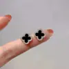 Brincos Clássicos de Trevo de Quatro Folhas Tendência Quente para Mulheres Design de Nicho de Temperamento Brincos de Alta Qualidade Versáteis