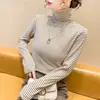 Top térmico de cuello alto a rayas blancas y negras para mujer, moderno y elegante, con un toque de alta gama, adecuado para otoño e invierno