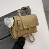 Bolsa de Mão para Mulheres, Nova Bolsa de Ombro Versátil Outono/Inverno 2023, Bolsa Transversal de Commuter Nicho Retrô, Estilo Nicho Coreano