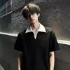 Camiseta Masculina de Verão Preta Falsa Duas Peças com Decote em V e Manga Curta, Resistente, Estilosa, com Gola Dobrável, Polo Estilo Americano Jovem com Ombro Reto