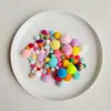 Ovillo de lana pompón DIY área de arte de pompones materiales jardín de infantes hecho a mano bolas de algodón pequeñas de colores Navidad que no se decolora