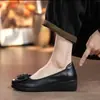 Zapatos de madre de suela blanda y cara suave, colección otoño 2026, ligeros, de punta redonda, zapatos de vestir elegantes, impermeables, cómodos, versátiles, modernos para mujer