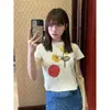 Camiseta Corta Blanca de Manga Corta con Hombro Normal, Estilo Ins de Chica Picante Estilo Americano, Floral de Nicho para Mujer, Estilo Universitario de Verano, Rejuvenecedora, Ajustada
