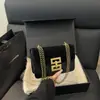 2025 Nuevo Bolso Cuadrado Pequeño de Moda Retro Versátil para Mujer de Color Sólido con Hebilla de Cierre Texturizada para Llevar Cruzado y al Hombro