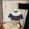 2026 Início da Primavera Menina Roupa Base Versátil Floral Retrô Camiseta de Manga Longa com Gola Boneca Moda Infantil Primavera e Outono