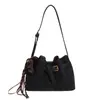 Bolsa Saco Simples e Única Estilo Coreano Moda Inverno 2025 Nova Bolsa de Mão Versão Coreana Bolsa de Ombro Transversal Ins