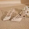 Sandalias de Punta sin Espalda 2026 Nuevo Estilo de Verano Tacón Fino Tira Única Versátiles Zapatos Adelgazantes para Combinar con Vestidos Tacones Altos
