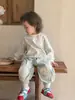 Traje Casual Personalizado para Primavera y Otoño, Nuevo Estilo para Niños, Lindo Set de Dos Piezas con Camisa Base Rayada de Dibujos Animados + Pantalones Largos