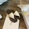 Sandalias Planas de Punta Redonda con Clip Triangular Simple para Dedos del Pie, Nuevo Estilo Primavera/Verano 2026, Versátiles para Uso al Aire Libre, Cómodas para los Pies