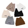 Gorro de mezcla de lana de nuevo estilo para otoño e invierno transfronterizo con etiqueta de tela de orejas de cuerno, gorro de punto cálido y moderno, fabricante de gorros de lana