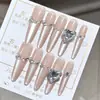 Venta al por mayor de productos de arte para uñas hechos a mano: Arte de uñas popular, moderno y deslumbrante con diamantes triturados, diseños de mariposas y puntas de uñas y pegatinas para uñas brillantes