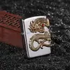 Live com produtos Personalidade Net Red adesivos criativos roda de moagem de liga de zinco isqueiro de querosene à prova de vento atacado