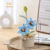 Novo enfeite de vaso de flor de lírio de crochê, flor artificial fofa de fio, adequado para carro e mesa, adiciona ambiente, produto feito à mão