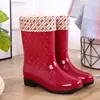 Novas Galochas de Chuva Fashion Erxiang de Xangai para Mulheres, Cano Médio e Baixo, Cor Caqui, PVC, Resistentes a Ácidos e Alcalis, Sapatos d'Água Rombos 839
