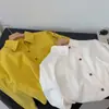 2026 Nueva Camisa de Manga Larga a la Moda Estilo Coreano con Cuello Solapa para Mujer, Corte Holgado, Adelgazante, Top Versátil con Logo Bordado, Chaqueta para Mujer