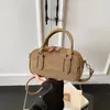 A Bolsa de Mão Boston da Moda Lisa deste Ano é Simples, Lisa, de Alta Qualidade, Versátil e uma Bolsa Transversal Estilosa para Mulheres