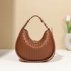 Bolsa Feminina Amazon Início da Primavera Nova Moda Combina com Tudo Bolsa de Mão Europeia e Americana Ombro Transversal Meia-lua Bolsa Feminina de Axila