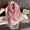 Otoño e invierno nuevo seda fina bufanda de seda mujer bordado de mariposa tachuelas moda bufanda cálida cálido chal venta al por mayor