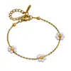 Pulsera Minimalista de Acero de Titanio Transfronteriza para Mujer con Pequeñas Flores de Margarita, Accesorio de Mano de Moda Versátil Estilo Ins, Joyería para Mujer con un Toque de Alta Gama