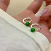 2026 Verano Nuevo Estilo Fresco Minimalista Aleación Cerámica Esmalte de Goteo Manzana Multicolor Pendientes Pequeños Mini Exquisitos Clips para Orejas