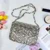 Diseño único, bolso pequeño nuevo hecho a mano, exquisito, bolso tejido de cuentas de moda para niñas, bolso cruzado hueco para teléfono