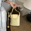 Moda transfronteriza exquisita de alta gama 2026 nuevo bolso de teléfono simple para mujer de diseño nicho primavera-verano, para llevar al hombro y cruzado