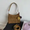 Bolsa de Couro Camurça para Mulheres, Nova Bolsa Transversal Versátil Outono/Inverno 2026, Bolsa de Ombro/Axila Casual de Nicho Estilo Balde
