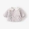 Jaqueta de algodão acolchoada para bebê para outono e inverno, gola de boneca, casaco leve classe A, agasalho para bebês e crianças pequenas, peça de cima quente para meninas