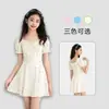 Traje de Banho Infantil Feliz Yuan para Meninas, Estampa Floral, Decote Quadrado, Mangas Bufantes, Estilo com Saia Integrada, Emagrecedor e Valorizador, Traje de Banho para Férias e Fontes Termais