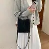 Bolso de Cubo de Mano de Gama Alta para Viajes Diarios Otoño 2026 Nuevo Bolso Retro de Hombro Único para Madre e Hijo Bolso Cruzado de Gama Alta para Mujer