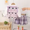 Chaleco de Punto para Niños Traje de Tres Piezas Fabricante Venta al por Mayor Chaleco para Niñas Camiseta Básica Versátil de Manga Larga Falda Plisada Estilo Occidental