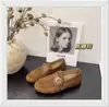 Nuevos Mocasines de Suela Plana Hermosos de Moda Otoñal Hebilla Rad Pequeños de Cuero Slip-ons Zapatos Individuales 2026 Marrón Mujer