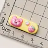 Desenho Animado Urso Morango Menina Resina DIY Gel de Creme Acessórios para Cabelo Grampo Copo de Água Capa de Celular Adesivo para Geladeira Acessórios