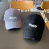 Boné de Baseball Estilo Coreano Celebridade da Internet Bordado com Letra Desgastado para Mulheres Alta Qualidade Tendência Proteção Solar Aba Rígida Versátil Boné Bico de Pato