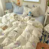 Set de Ropa de Cama para Bebé de Grado A Algodón Puro Cuatro Piezas Estilo Fresco Ins Algodón Lavado Dibujos Animados Lindos Estilo Crema Sábana Funda de Edredón