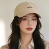 Gorra de Béisbol Bordada con Letras Estilo Coreano para Hombres y Mujeres, Versátil de Primavera para Circunferencia de Cabeza Grande, Visera Ancha Adelgazante Protección Solar Gorra Parasol