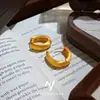 Aretes Ovalados de Aro Cepillado Mate Color Arena Dorada para Mujer, Pendientes Minimalistas de Nicho de Alta Gama, Estilo Vintage de Lujo Ligero con un Sentido de Sofisticación