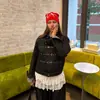 Coleção de outono feminina transfronteiriça: design de nicho, jaqueta jeans curta e folgada com gola de lapela, botões de metal e rebites, em um estilo street retrô