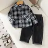 Conjunto de dos piezas de camisa de manga larga a cuadros para bebé niño, nuevo para primavera y otoño, de comercio exterior transfronterizo, elegante y moderno, en stock