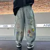 Ropa nueva para niños 2024 jeans para niños pantalones de primavera y otoño pantalones exteriores geniales y modernos para niños callejera frita para exteriores