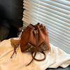 Bolsa Saco Estilo Coreano Design de Nicho com Cordão Bolsa de Ombro Transversal Feminina Nova Comércio Exterior Estilo Retrô Camurça para o Dia a Dia