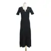 Vestido Longo Elegante de Manga Curta com Decote em V, Caimento Justo, Detalhe em Renda, Saia Plissada, Elegante e Rejuvenescedor, Adequado para Noites de Encontro e Eventos Noturnos