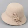 Sombrero de Pescador para Mujer Otoño Invierno Fieltro de Lana Elegante Flor Cálido Sombrero de Cubo Muestra Cara Pequeña Versátil Retro Mamá Cloche