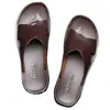 Comércio Exterior Transfronteiriço Estilo Coreano Novas Sandálias de Verão para Homens, Chinelos Slip-On, Sapatos de Praia Antiderrapantes com Solado Macio, Chinelos Masculinos para Uso Externo